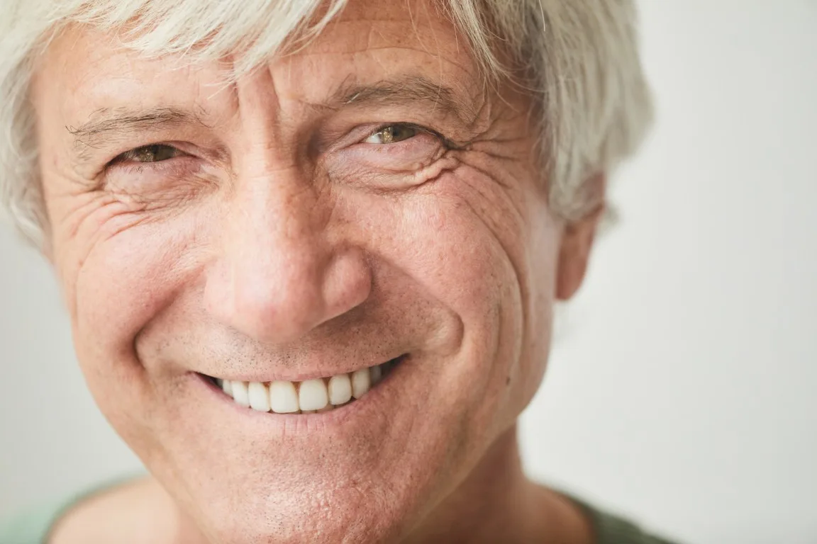 Comparison of dentures and dental implant options at Peninsula Dentistry in Huntington Beach